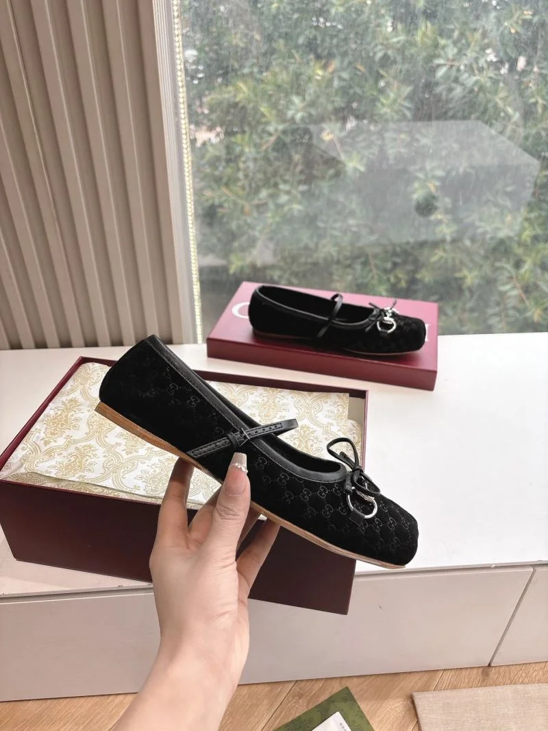 Resilient Gucci Flat Shoes 24852