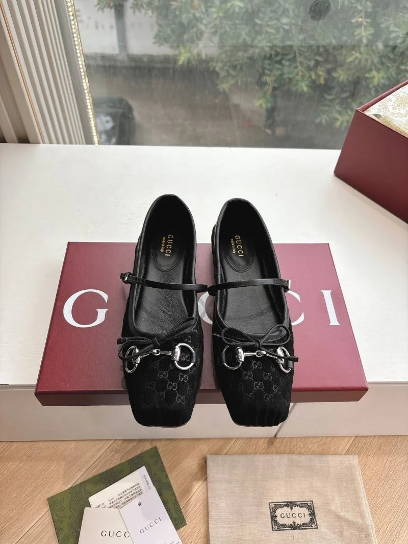 Resilient Gucci Flat Shoes 24852