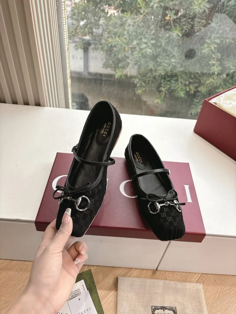 Resilient Gucci Flat Shoes 24852