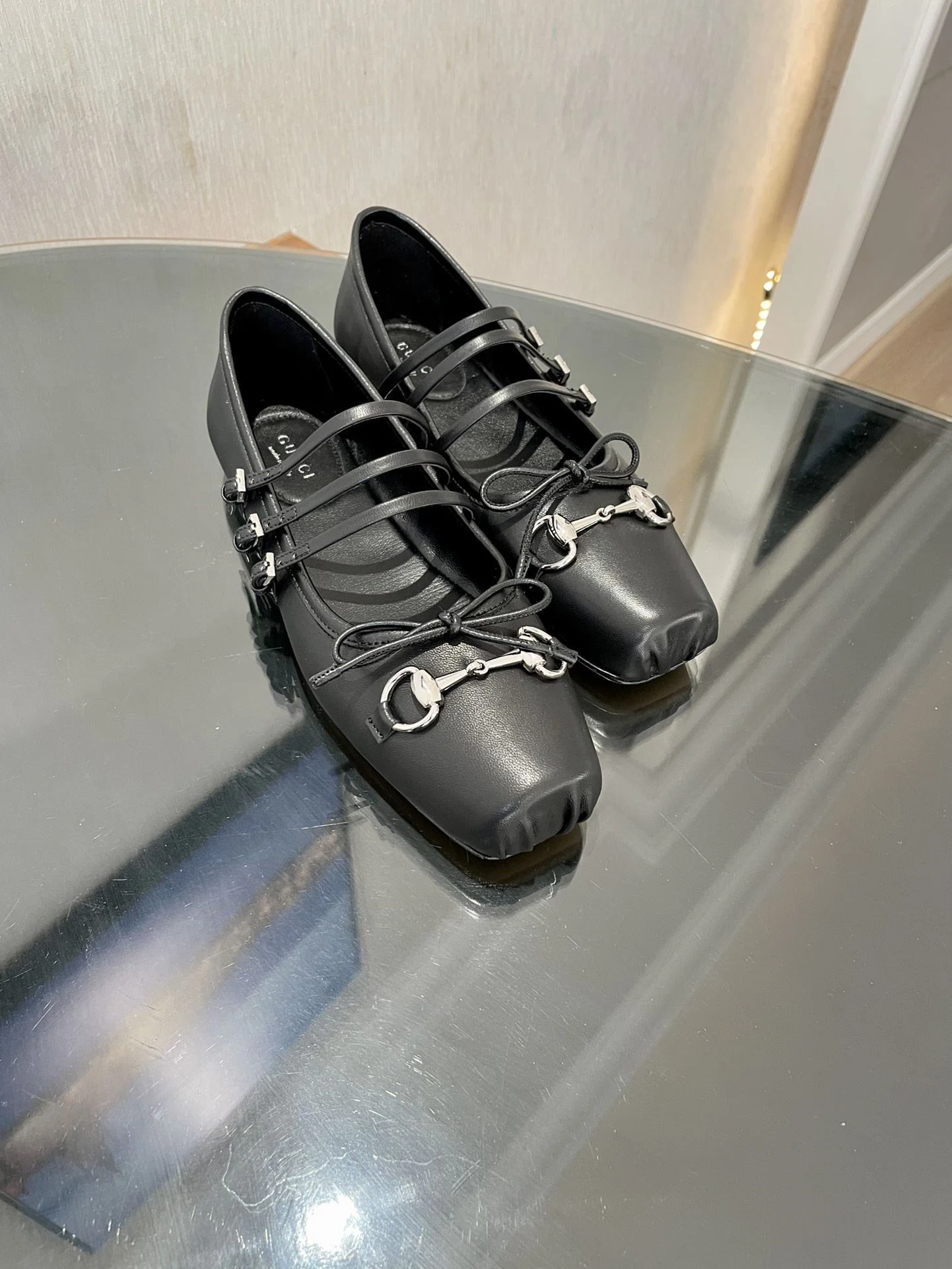 Gucci Flat Shoes Chic 24503