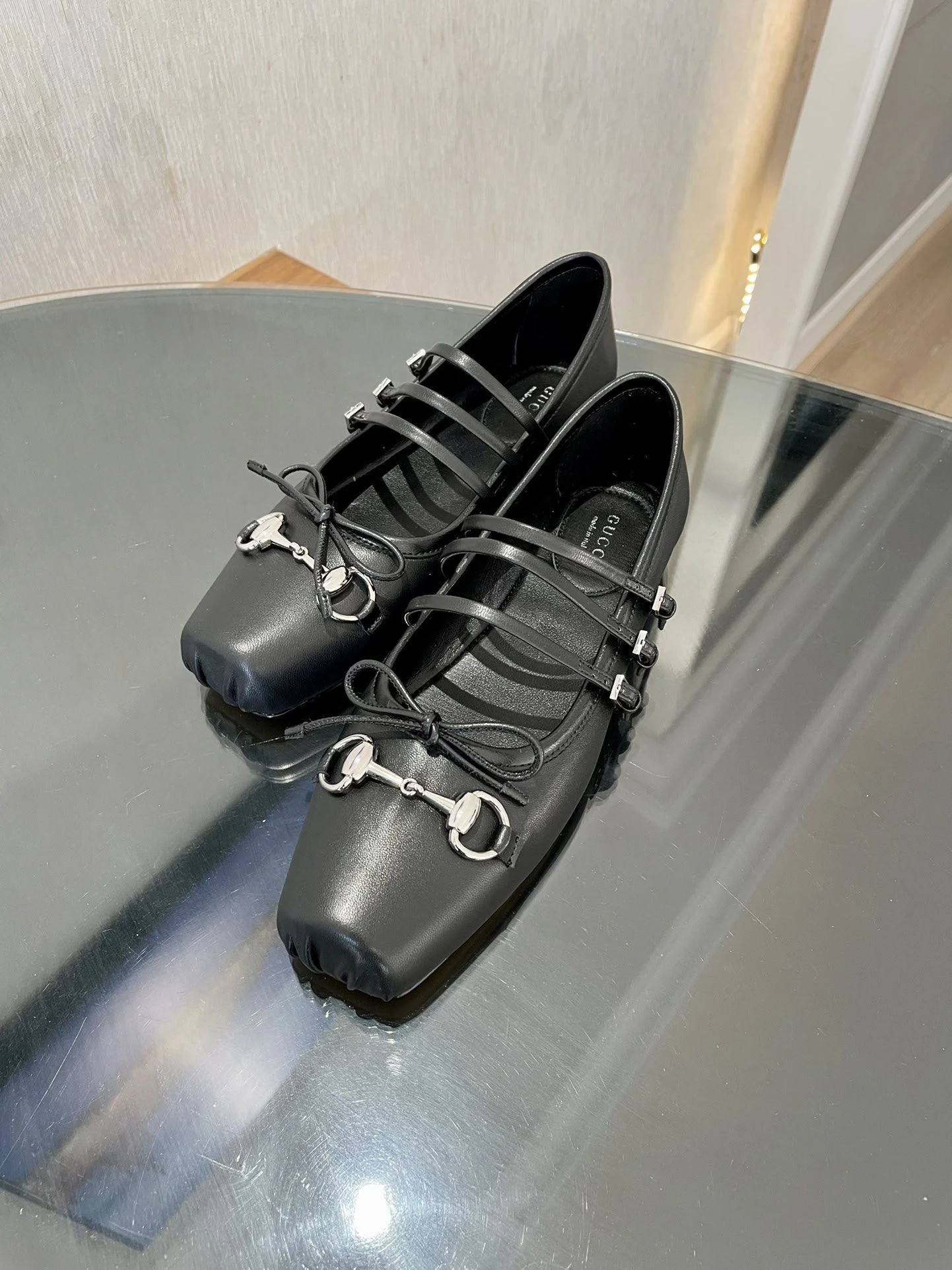 Gucci Flat Shoes Chic 24503