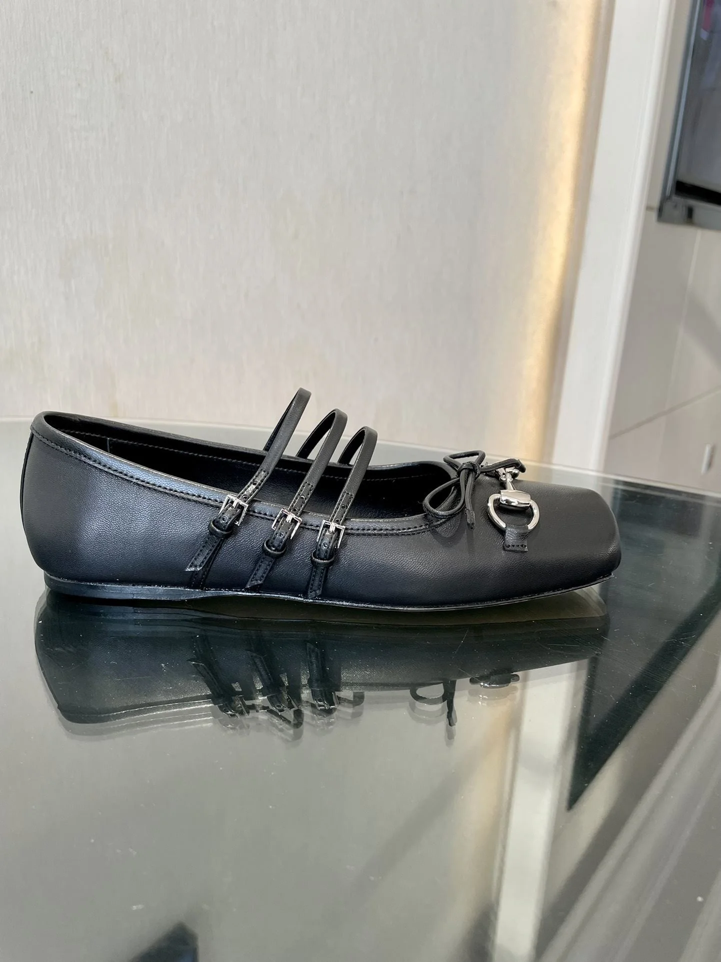 Gucci Flat Shoes Chic 24503