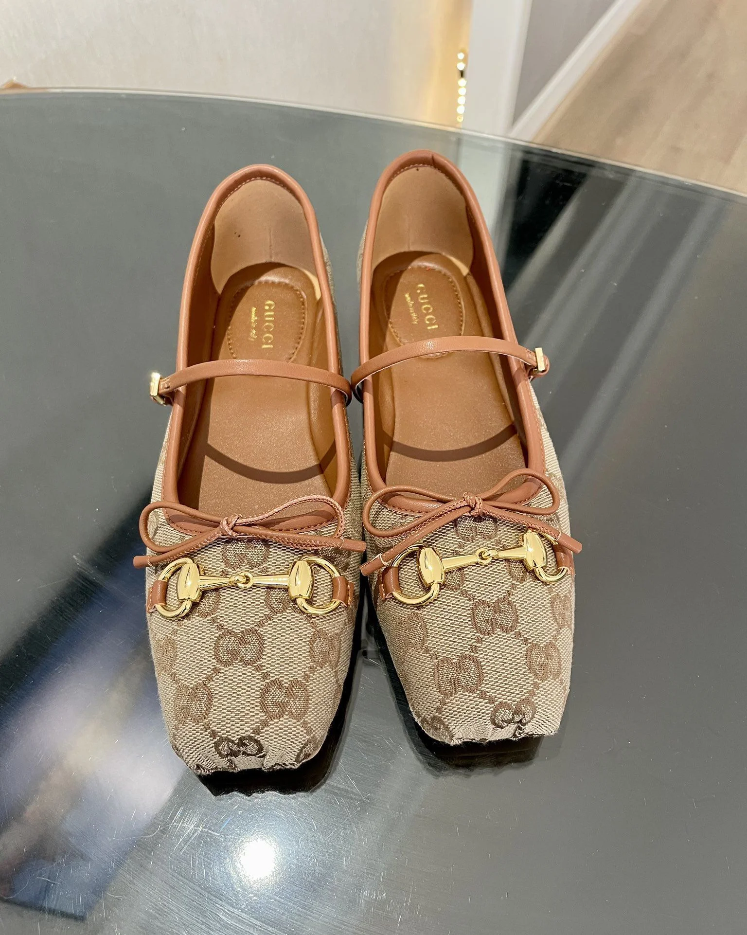 Gucci Flat Shoes ModernLook 24493