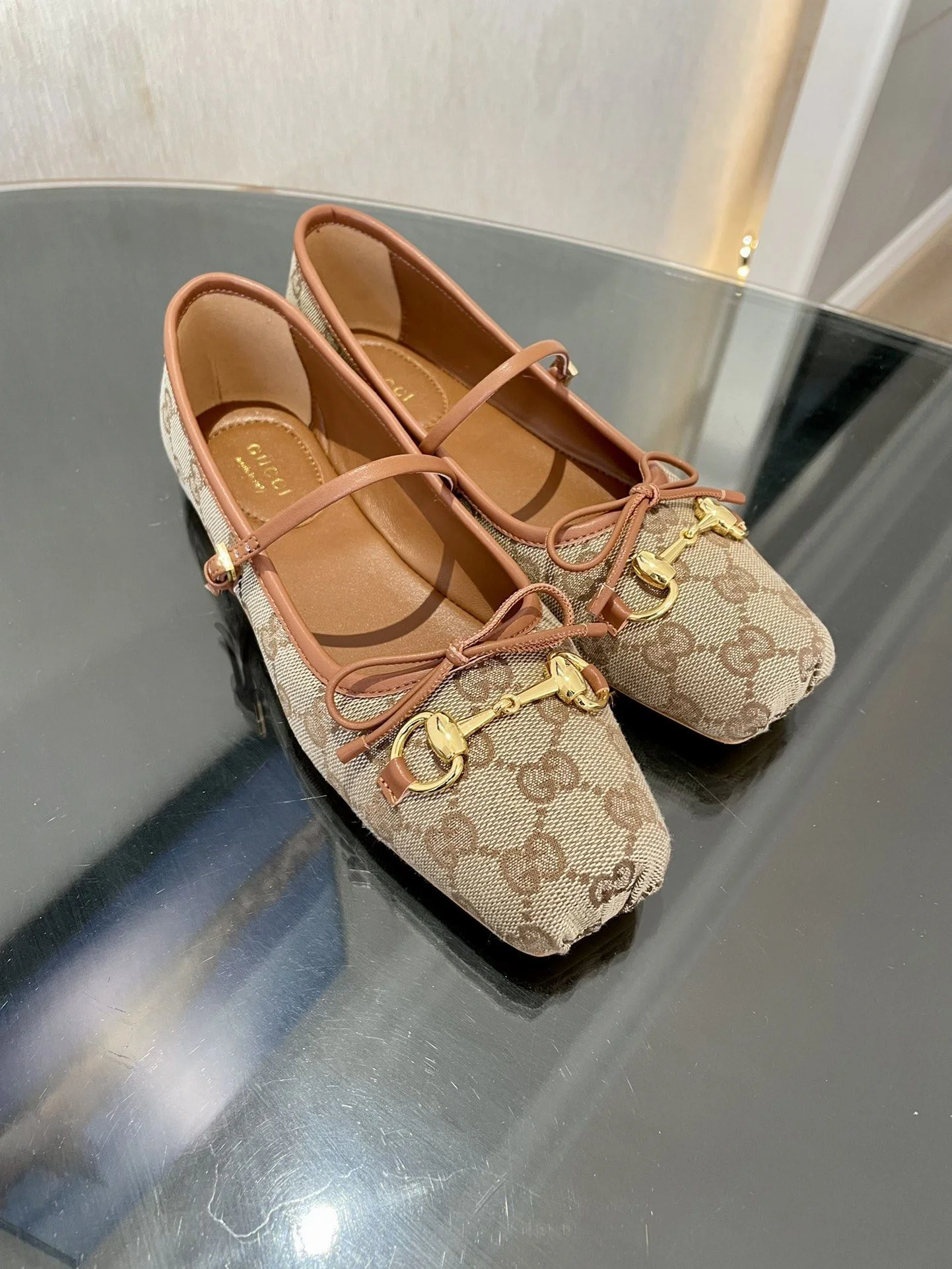 Gucci Flat Shoes ModernLook 24493
