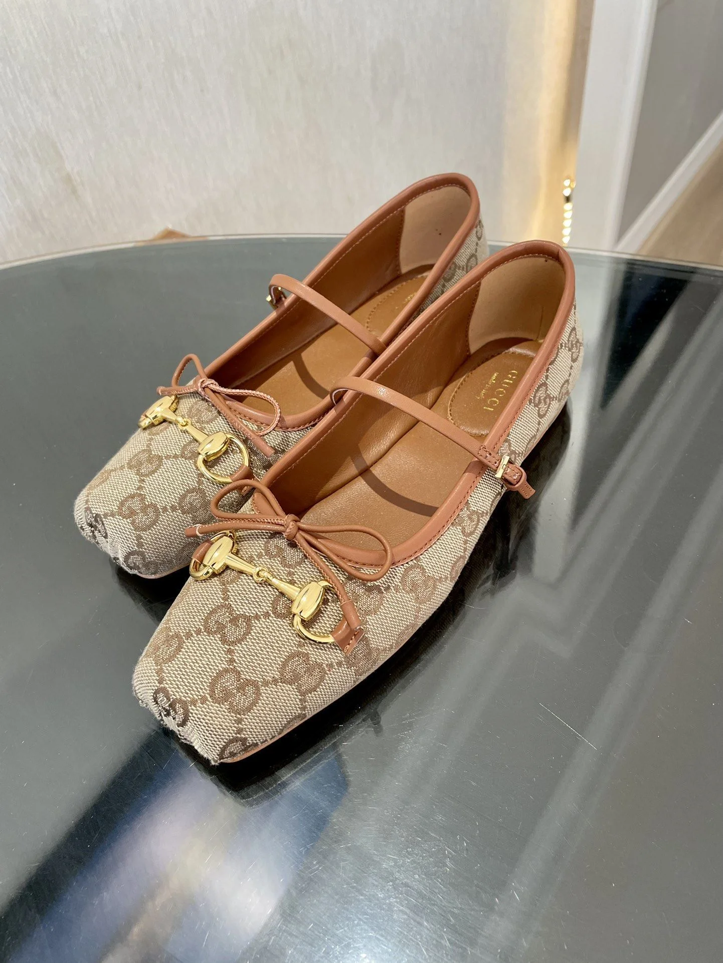 Gucci Flat Shoes ModernLook 24493