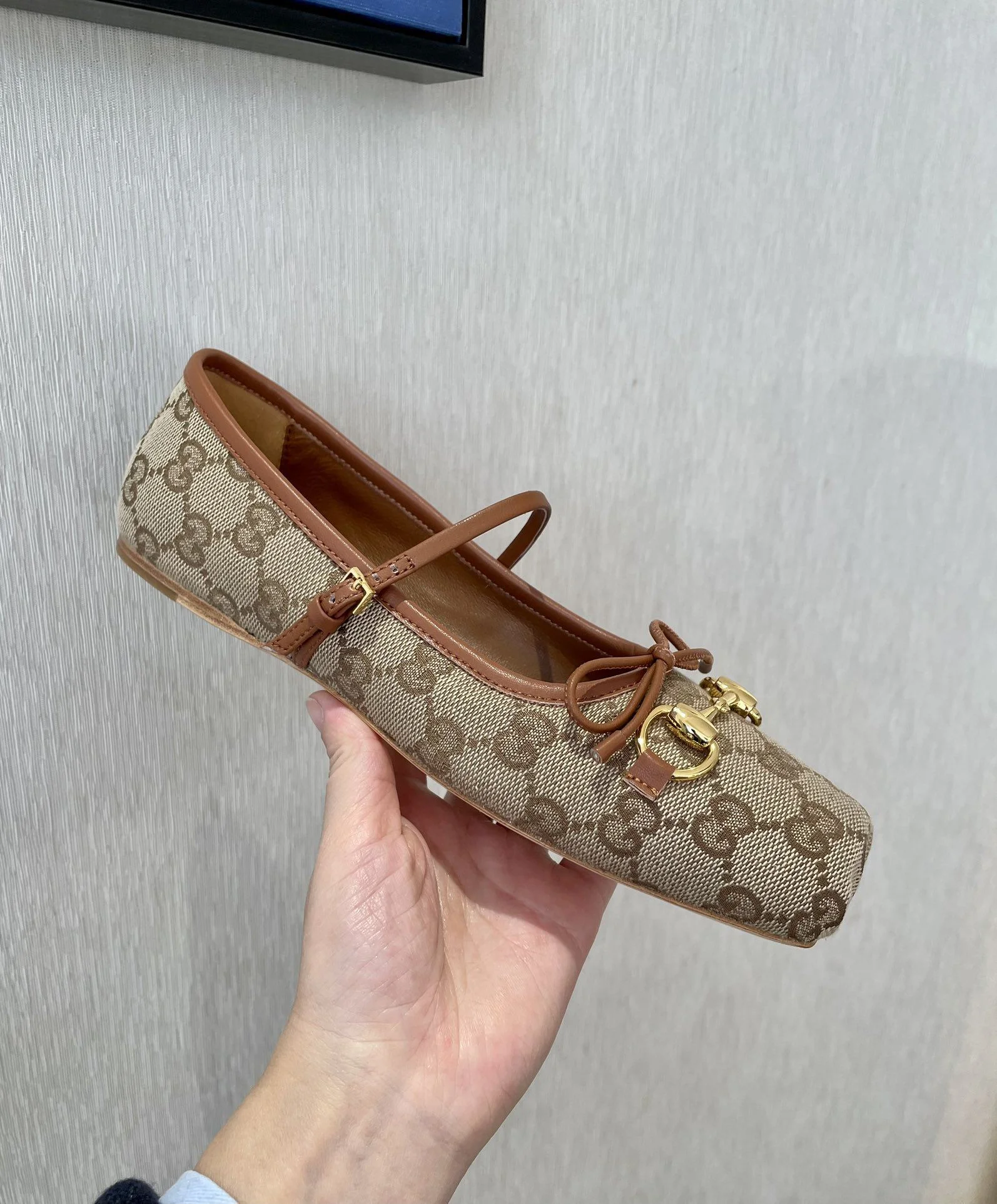 Gucci Flat Shoes ModernLook 24493