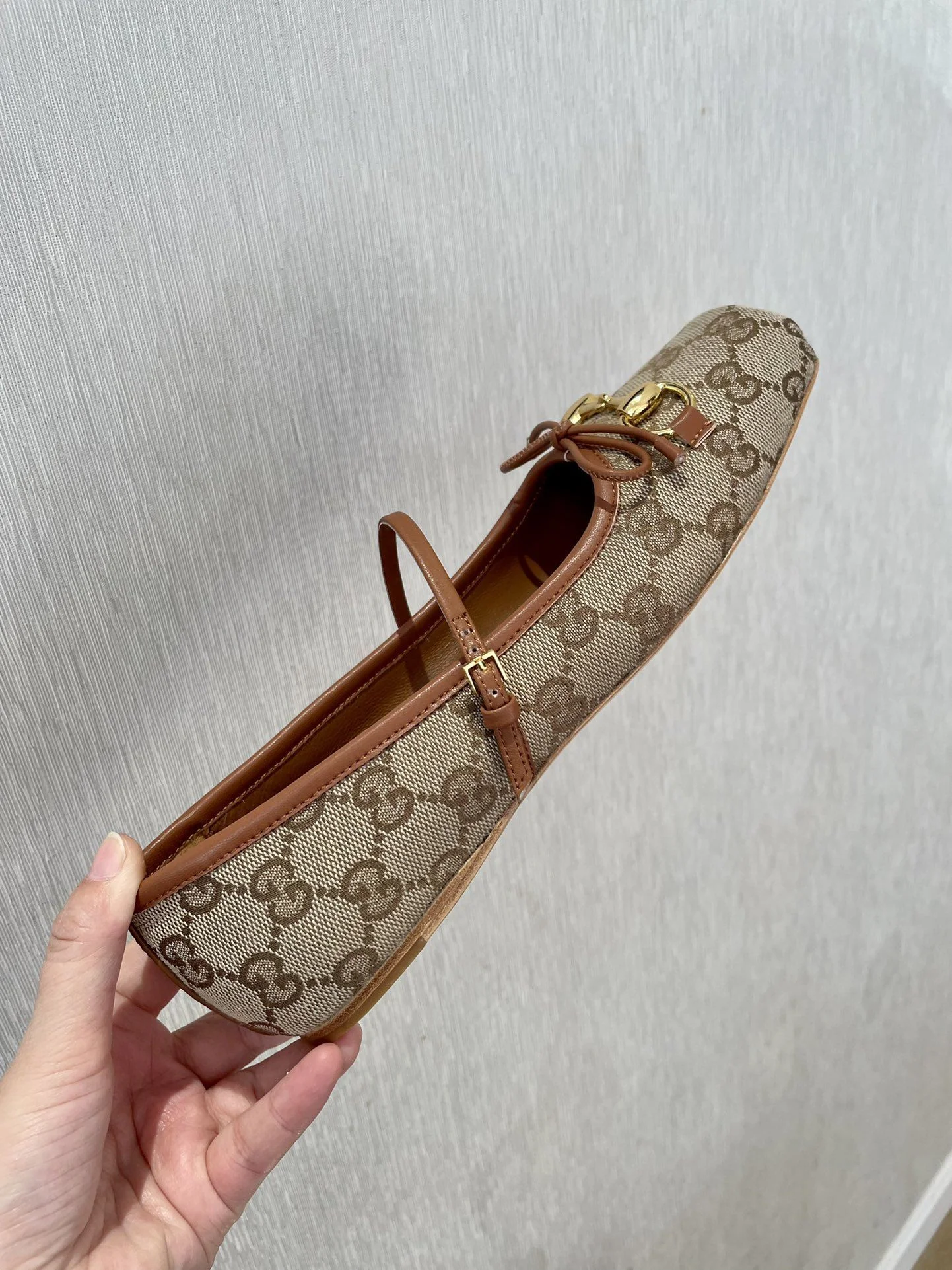 Gucci Flat Shoes ModernLook 24493
