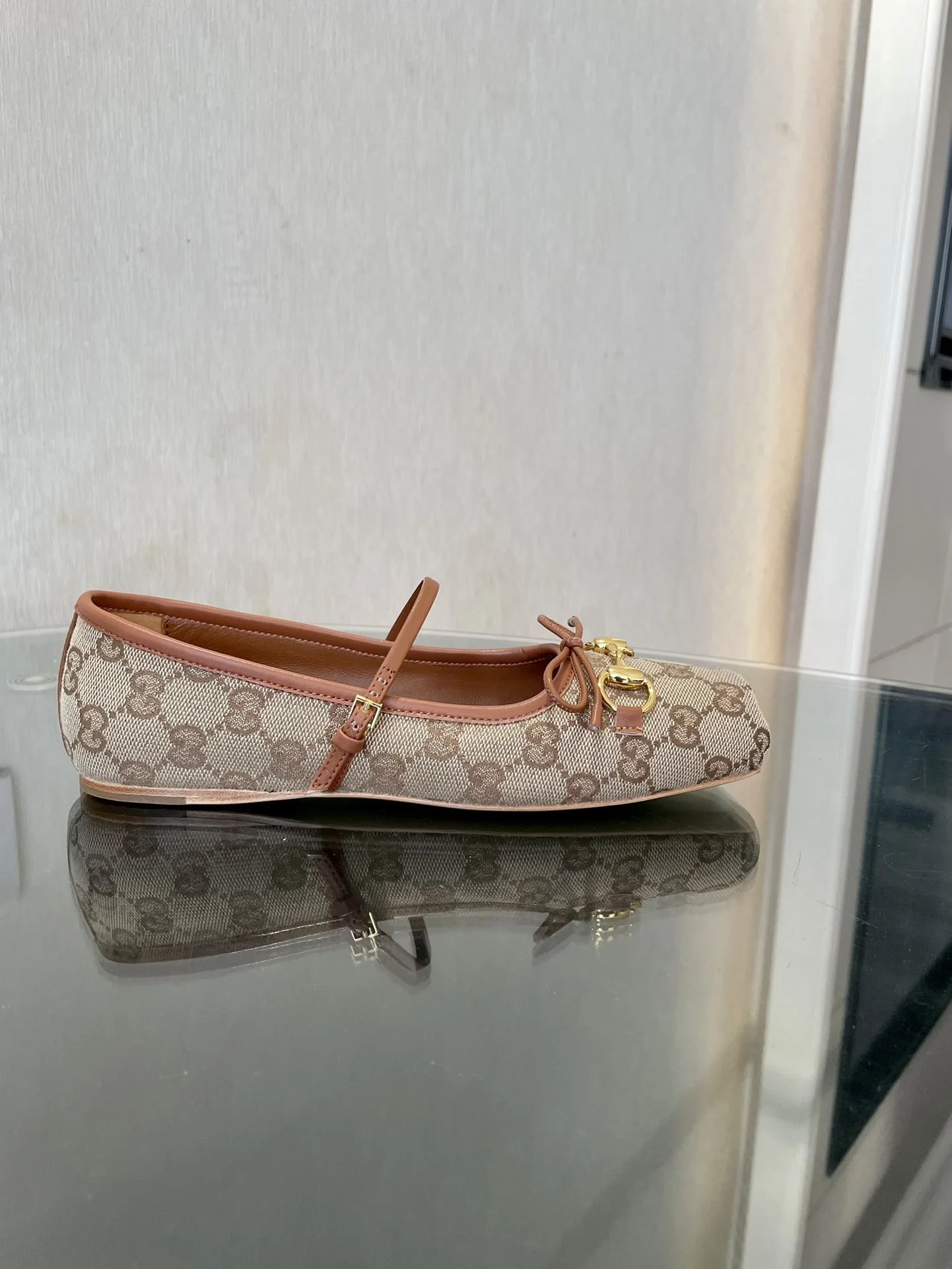 Gucci Flat Shoes ModernLook 24493
