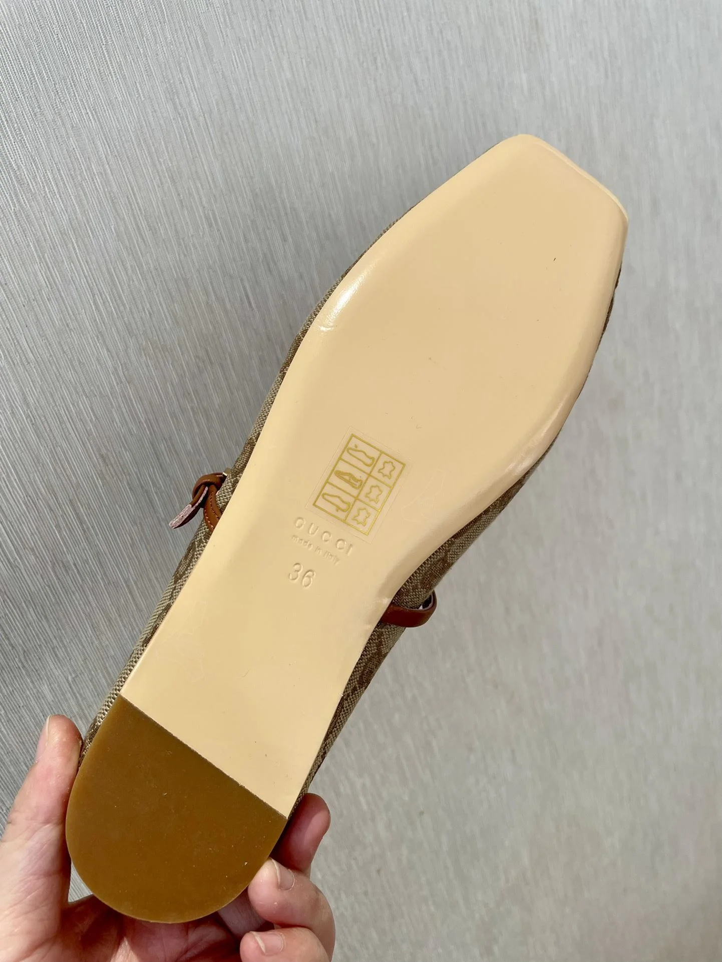 Gucci Flat Shoes ModernLook 24493