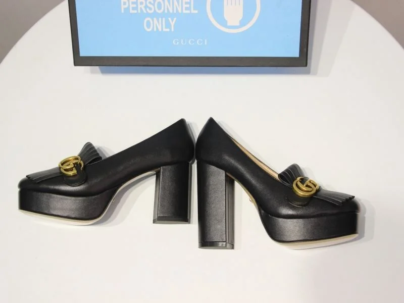 Original Gucci Heeled Shoes 24833