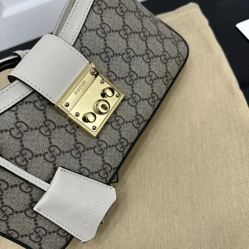 Gucci Hobo Bags Functional 51381