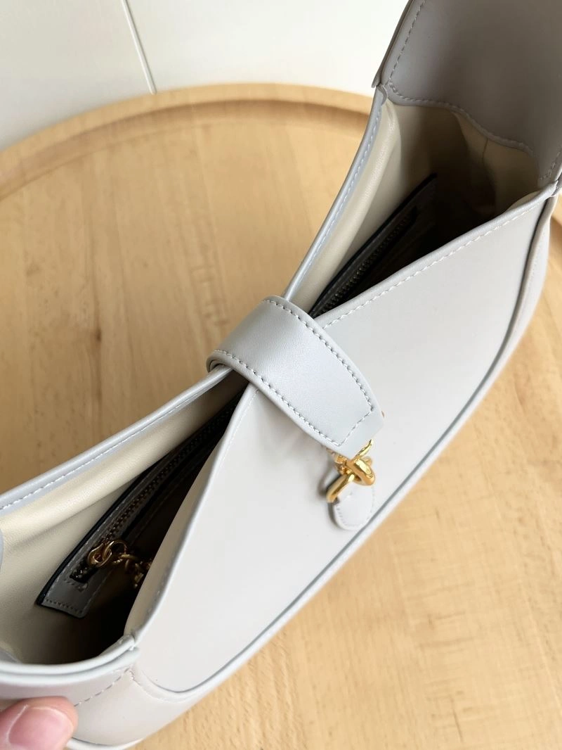 Gucci Hobo Bags Functional 81384