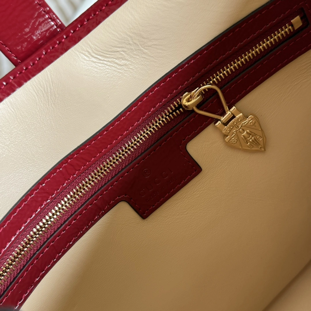 Gucci Hobo Bags UrbanChic 72439