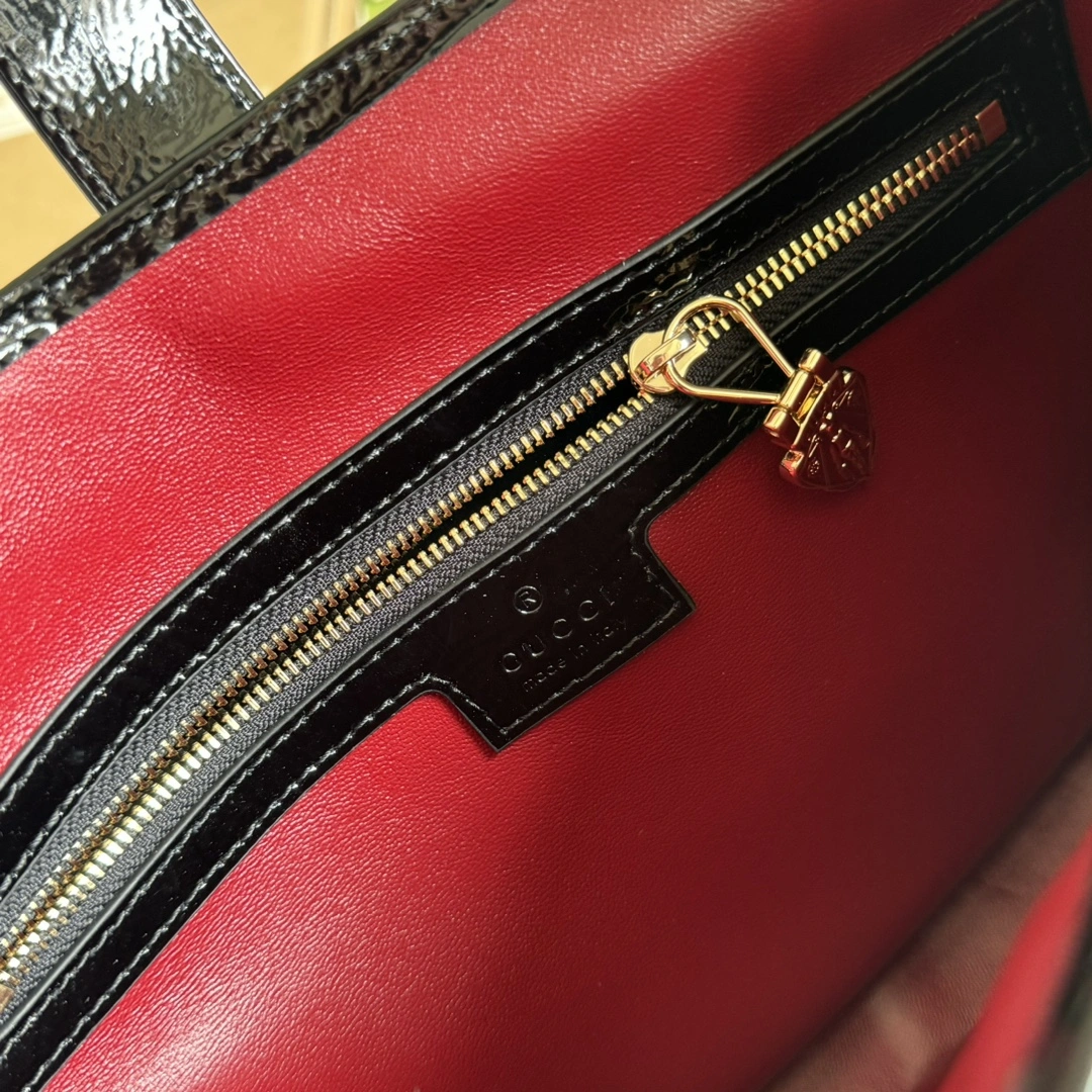 Resilient Gucci Hobo Bags 72446