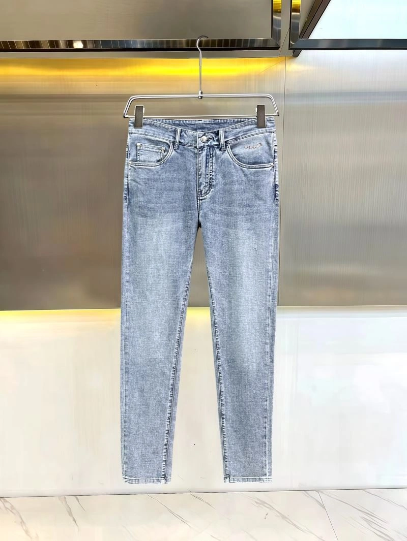 EyeCatching Gucci Jeans 127731