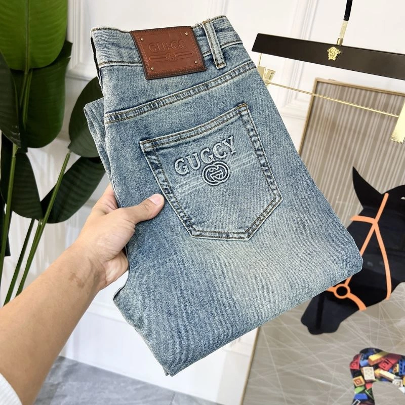 Breathable Gucci Jeans 126406