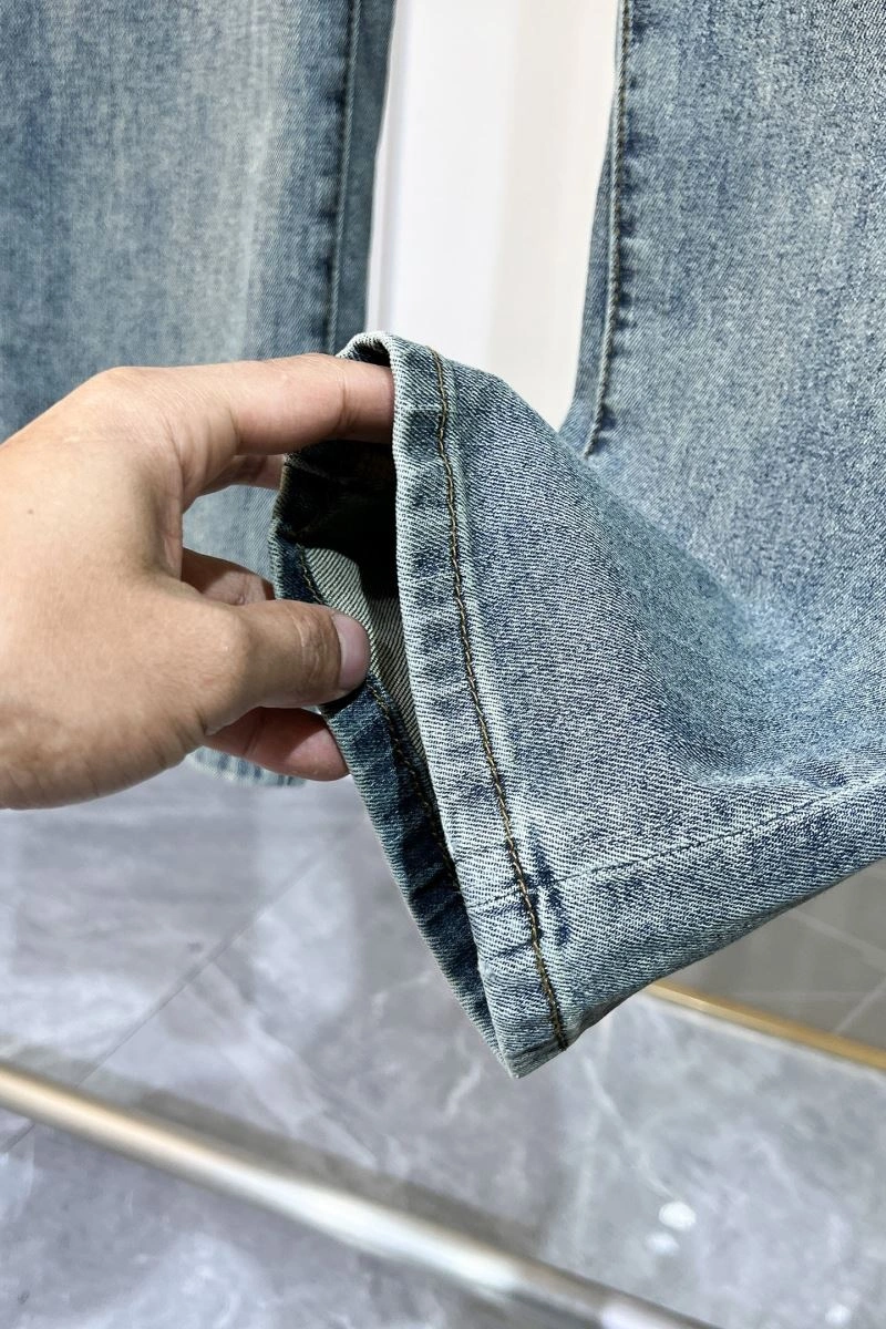 Breathable Gucci Jeans 126406