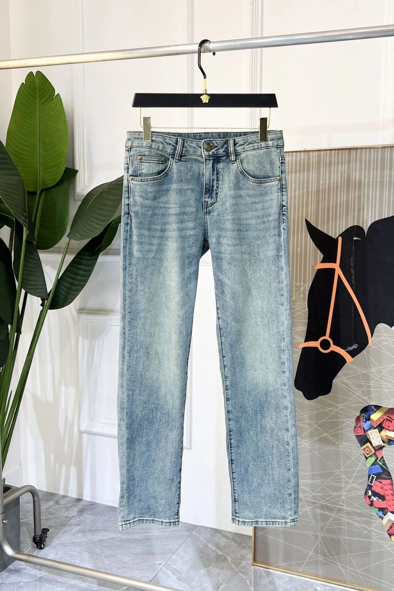 Breathable Gucci Jeans 126406