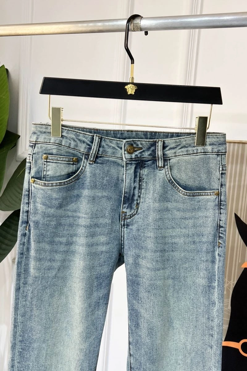 Breathable Gucci Jeans 126406