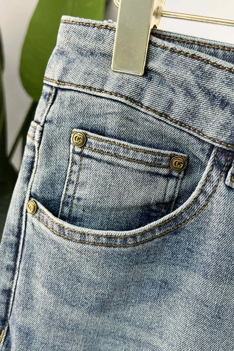 Breathable Gucci Jeans 126406