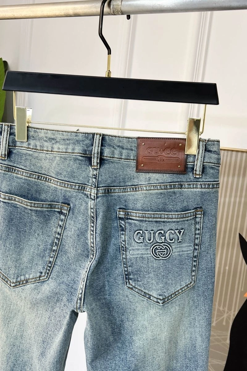 Breathable Gucci Jeans 126406