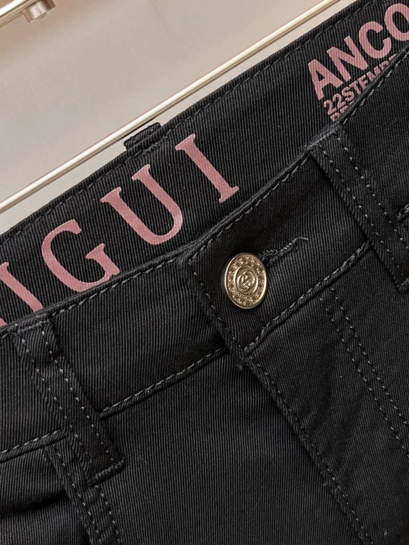 EyeCatching Gucci Jeans 126411