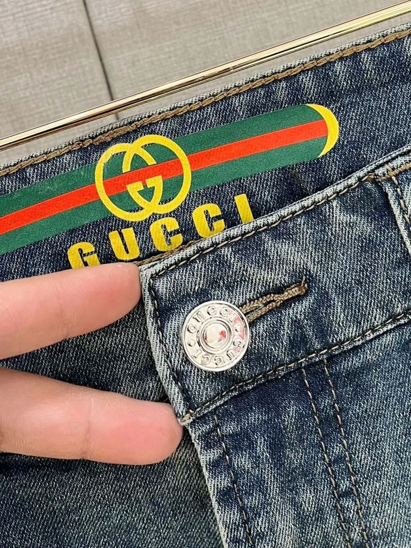 Breathable Gucci Jeans 126407