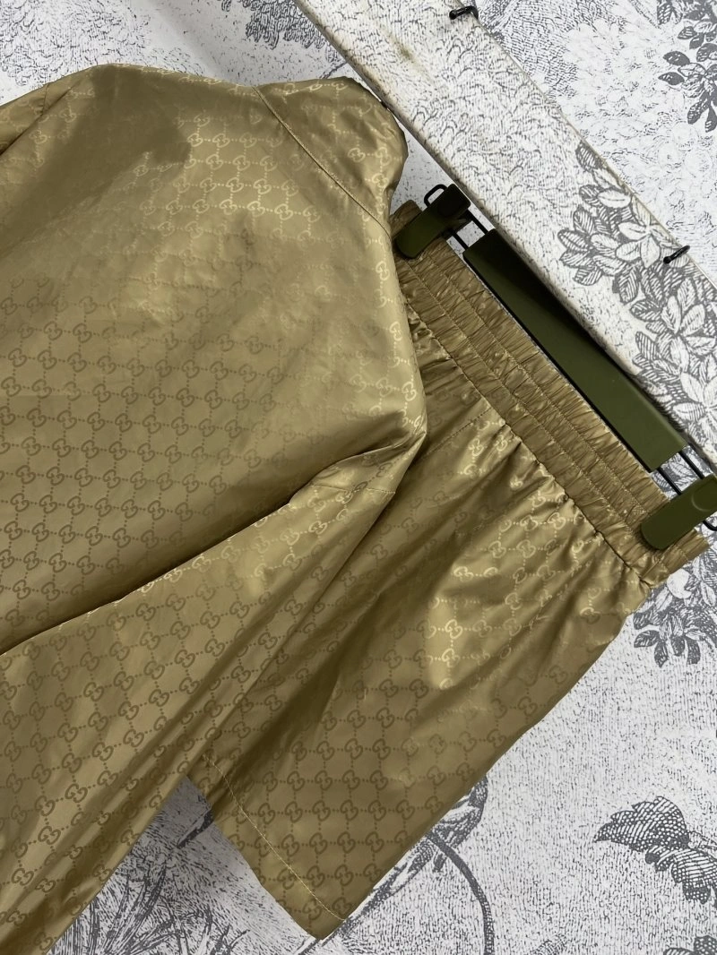 Breathable Gucci Long Suits 124425
