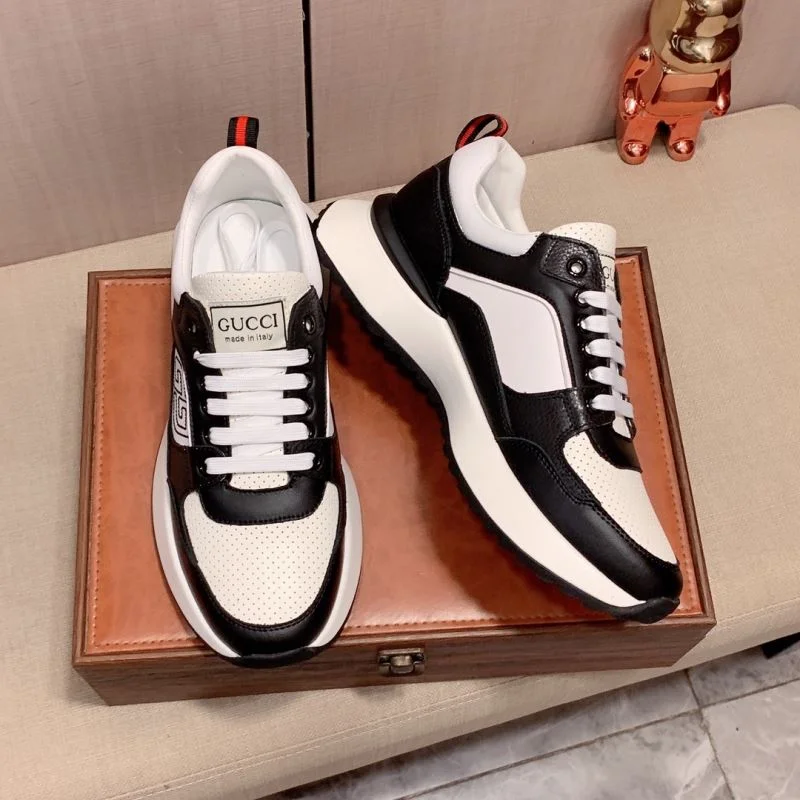 Stylish Gucci Low Shoes 24181
