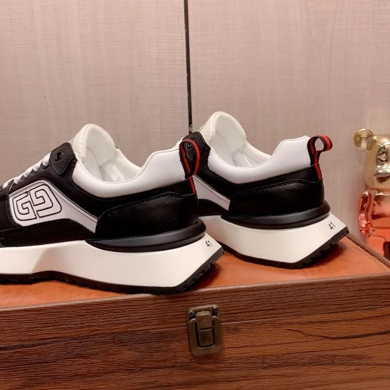 Stylish Gucci Low Shoes 24181