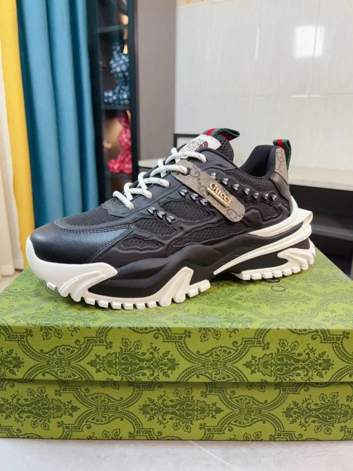 SmoothTexture Gucci Low Shoes 24183