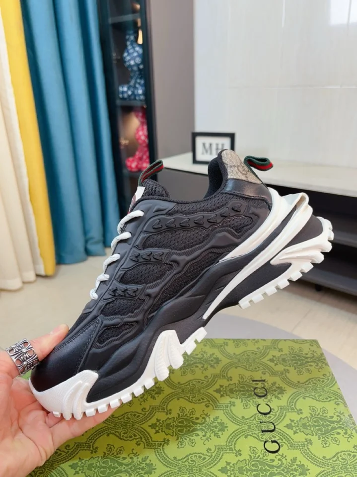 SmoothTexture Gucci Low Shoes 24183