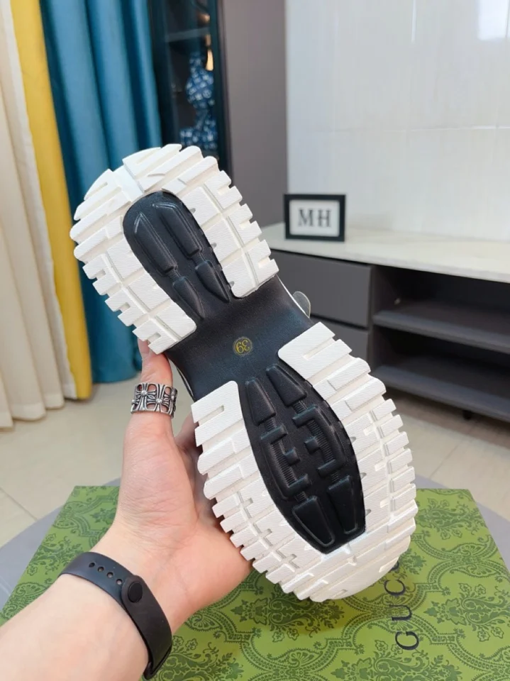 SmoothTexture Gucci Low Shoes 24183