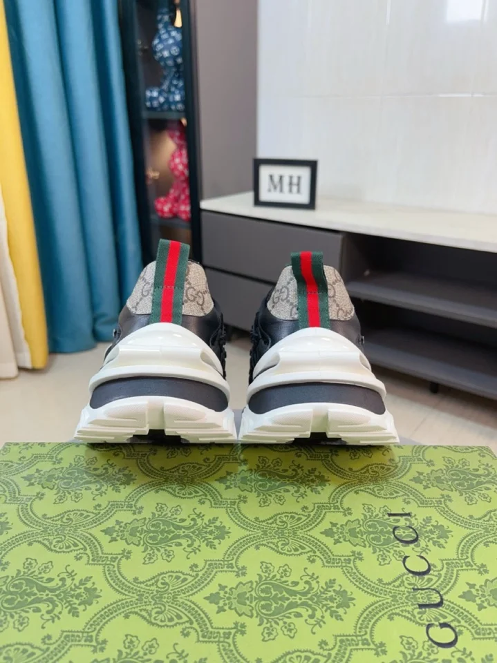 SmoothTexture Gucci Low Shoes 24183