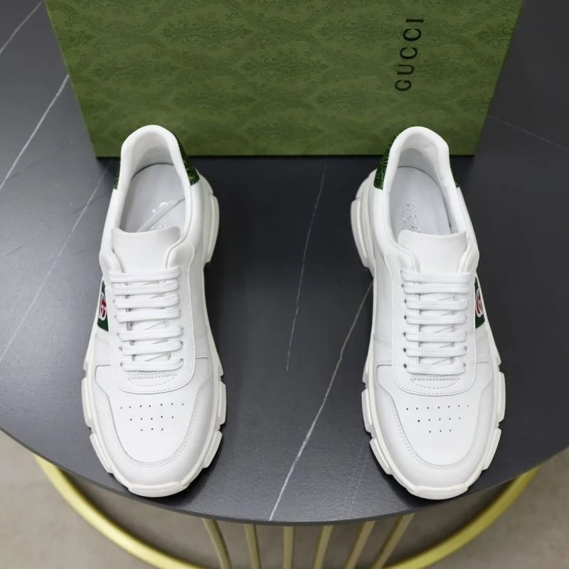 Sleek Gucci Low Shoes 24102