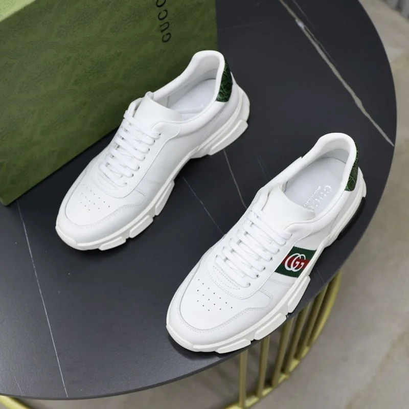 Sleek Gucci Low Shoes 24102