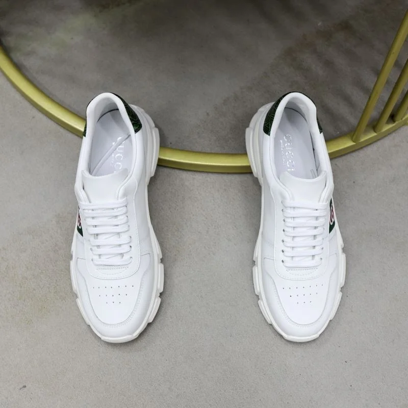 Sleek Gucci Low Shoes 24102