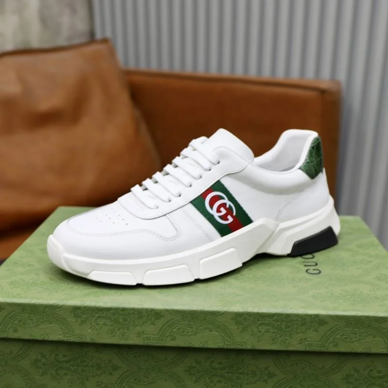 Sleek Gucci Low Shoes 24102