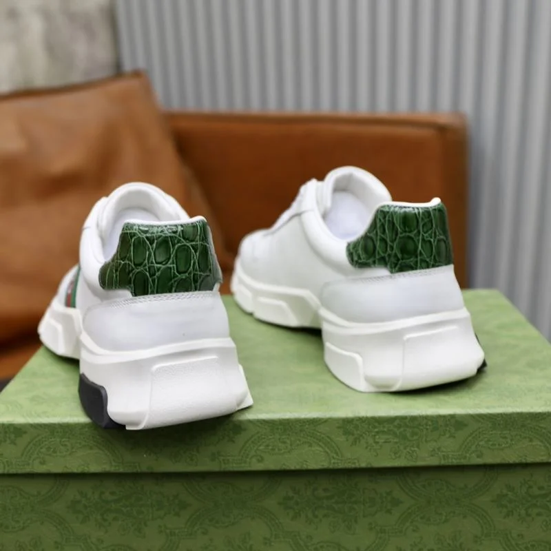 Sleek Gucci Low Shoes 24102