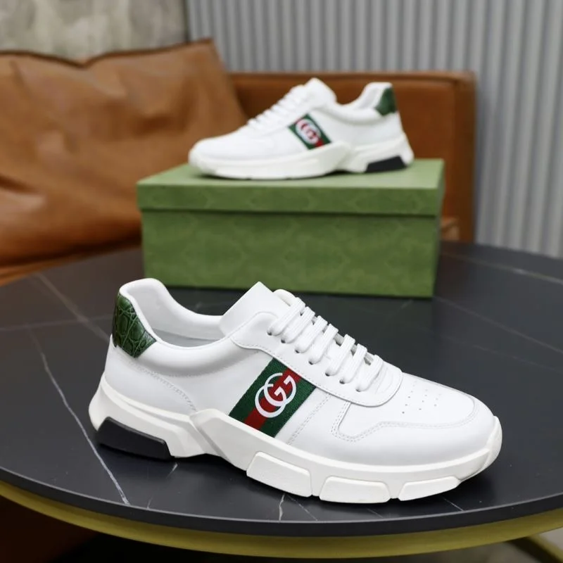 Sleek Gucci Low Shoes 24102