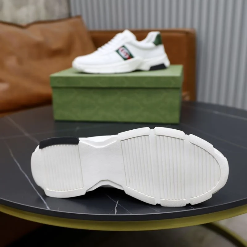 Sleek Gucci Low Shoes 24102