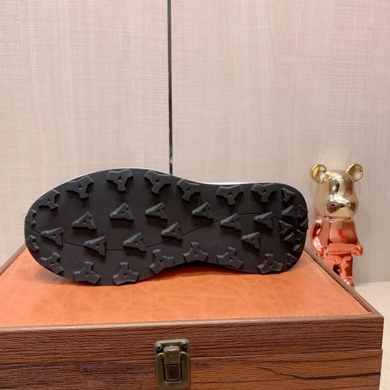 Neat Gucci Low Shoes 24110
