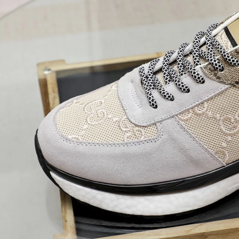 Unisex Gucci Low Shoes 24072