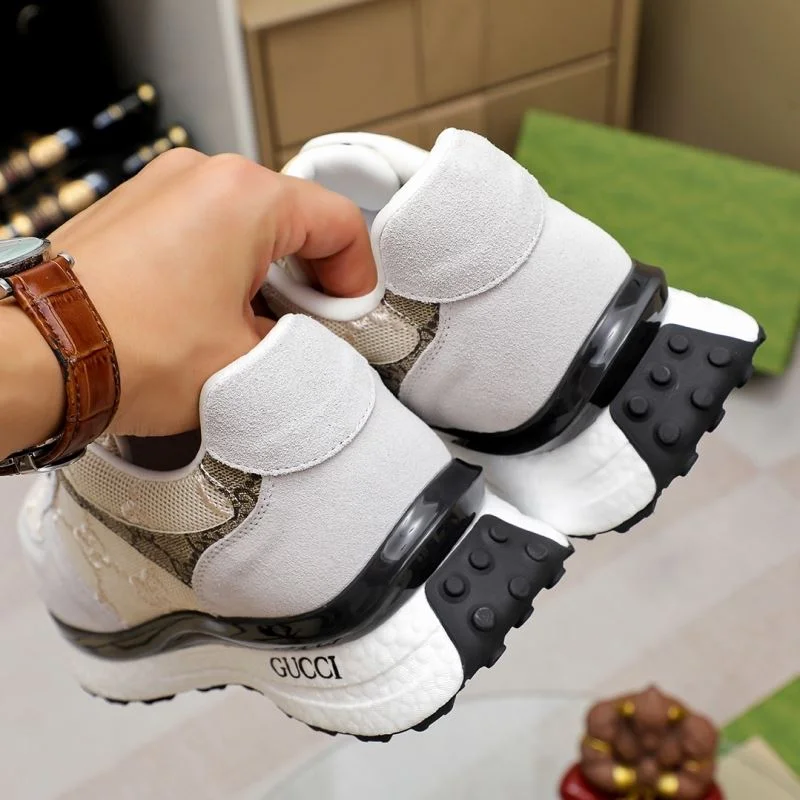 Unisex Gucci Low Shoes 24072