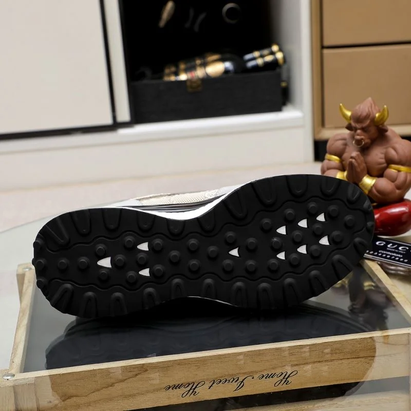 Unisex Gucci Low Shoes 24072