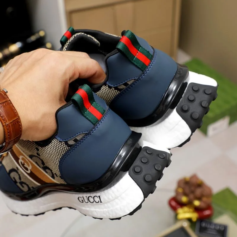 Sporty Gucci Low Shoes 24067