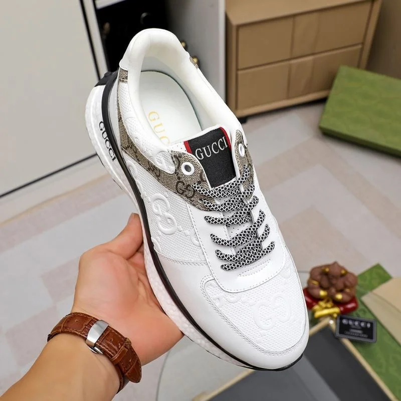 Gucci Low Shoes Sleek 24064