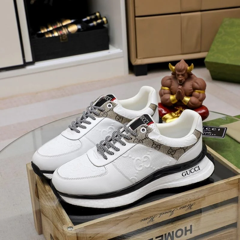 Gucci Low Shoes Sleek 24064