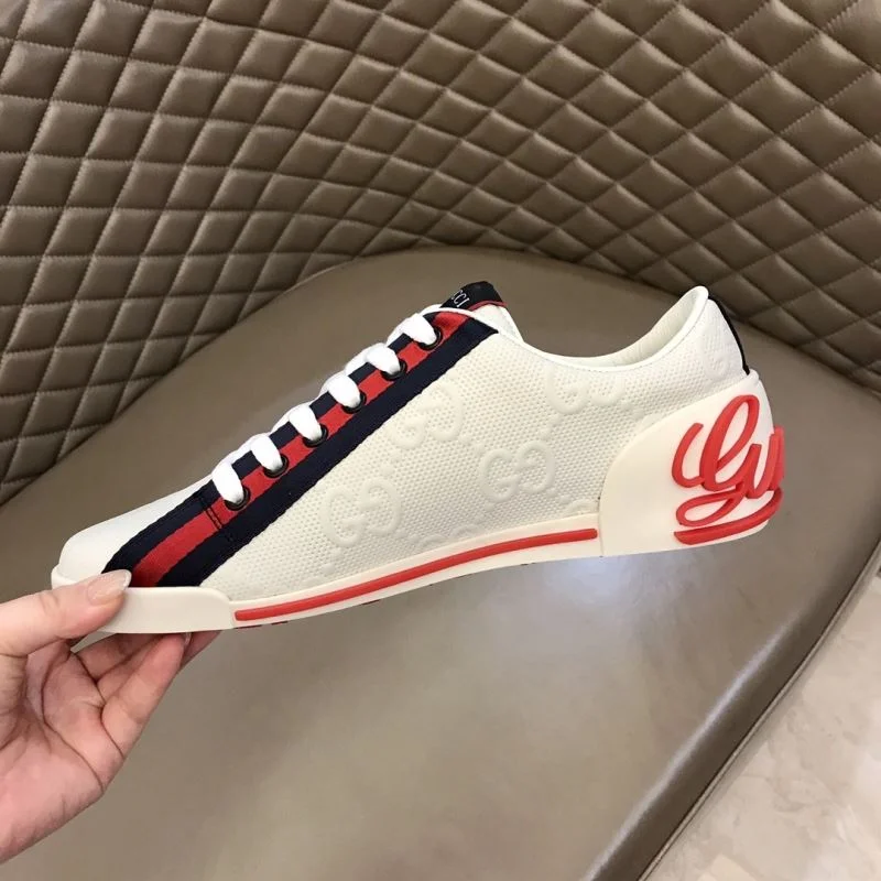 Gucci Low Shoes Premium 24049