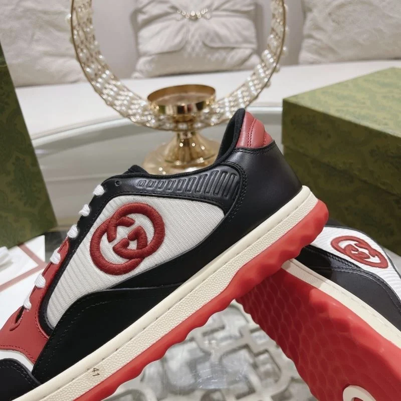 Bright Gucci Low Shoes 24620